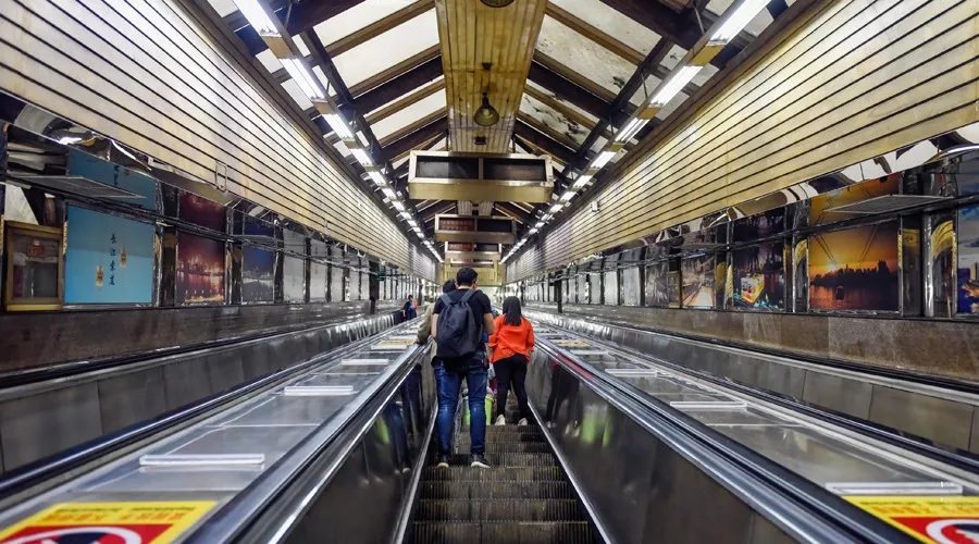 【現(xiàn)場(chǎng)】男童頑皮被扶梯夾腳-作為家長你要知道的一些事情......