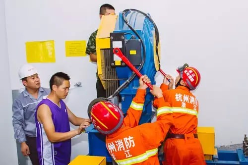 “專業(yè)救援 刻不容緩” —下沙、江東消防聯(lián)合西尼電梯開(kāi)展電梯事故應(yīng)急演練